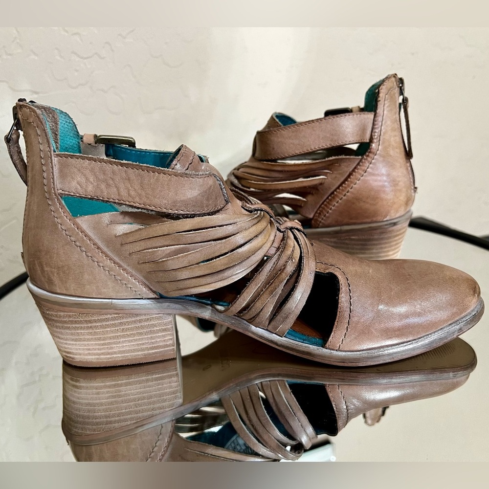 ROAN Bed Stu Oaklyn Distressed Cut Out Leather Booties - Picture 6 of 6